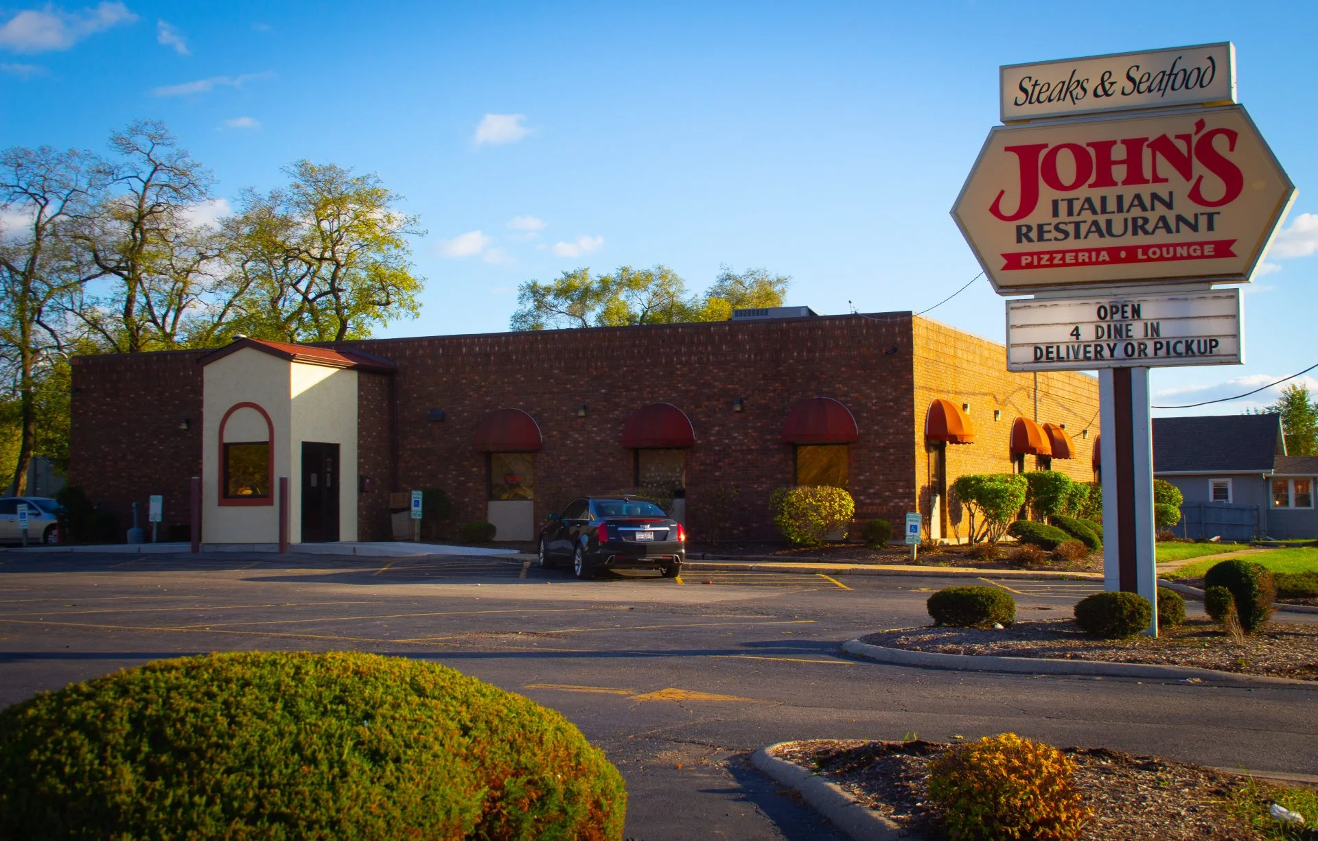 John's-Pizza-Rockford-9061-LightMinds-Entertainment John's-Pizza-Rockford-9061-LightMinds-Entertainment
